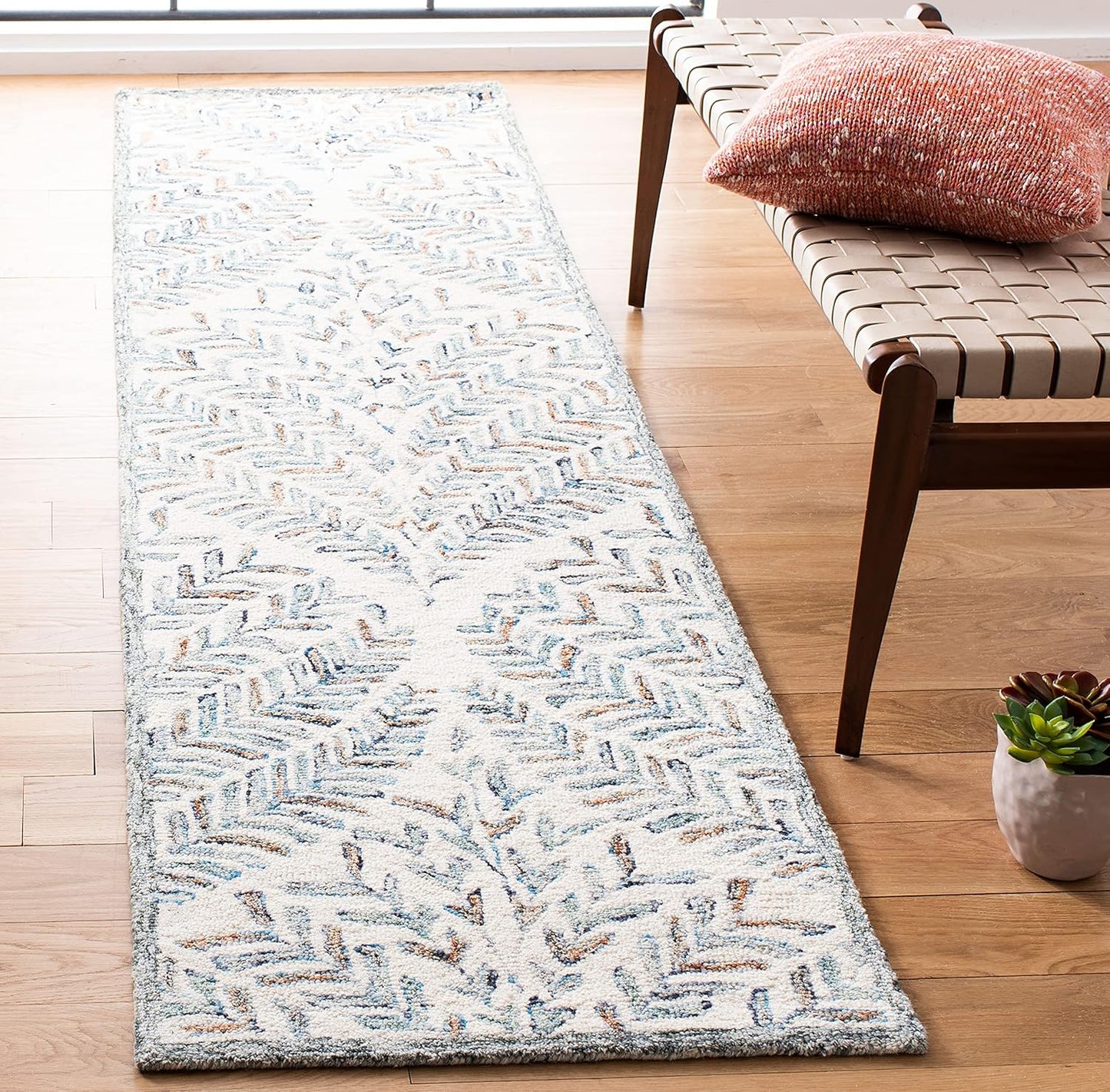 SAFAVIEH Capri Collection Runner Rug - 2'3" x 7', Ivory & Green, Handmade Wool, Ideal for High Traffic Areas in Living Room, Bedroom (CPR208B)