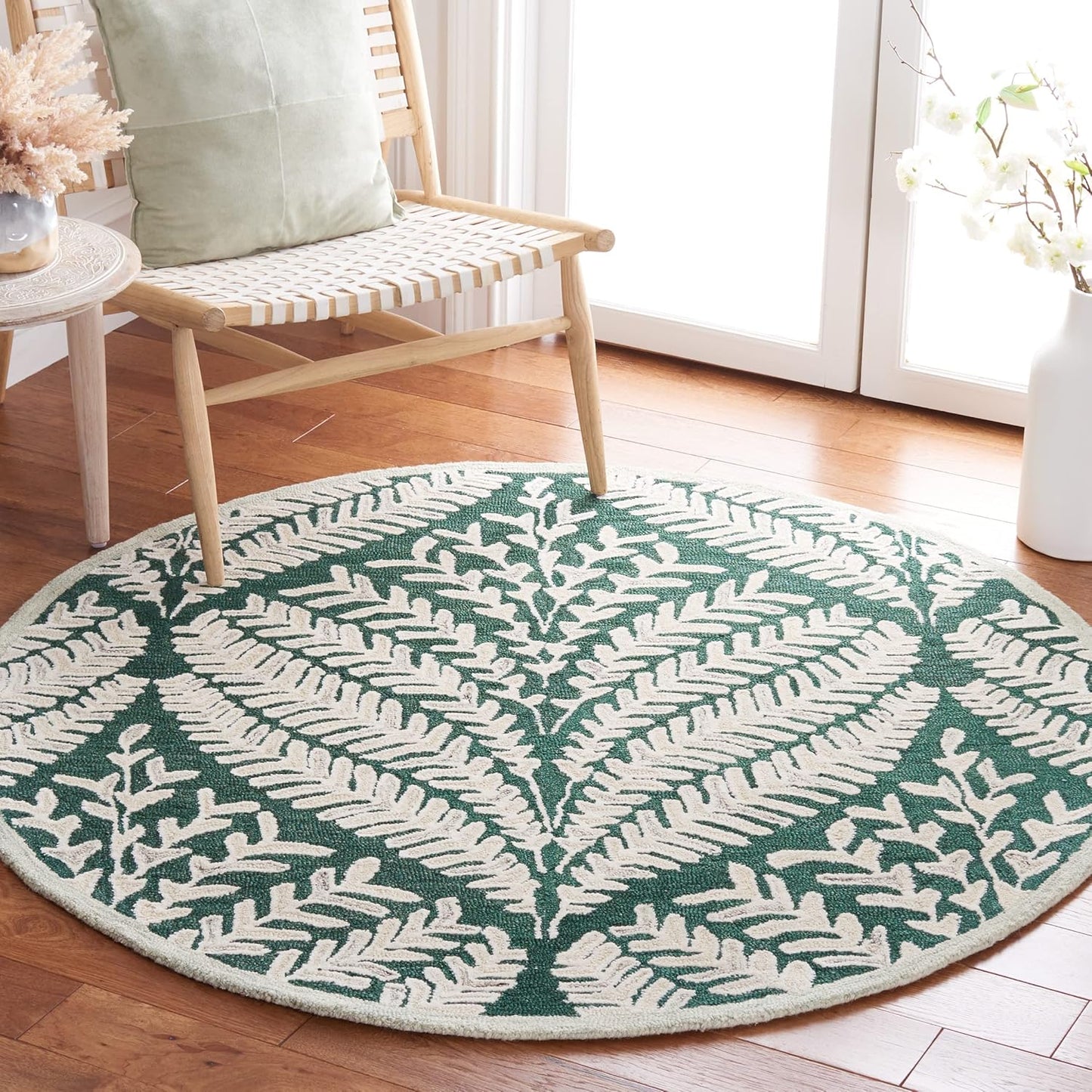 SAFAVIEH Capri Collection Runner Rug - 2'3" x 7', Ivory & Green, Handmade Wool, Ideal for High Traffic Areas in Living Room, Bedroom (CPR208B)