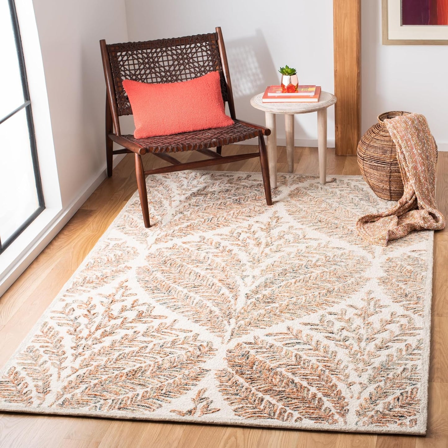 SAFAVIEH Capri Collection Runner Rug - 2'3" x 7', Ivory & Green, Handmade Wool, Ideal for High Traffic Areas in Living Room, Bedroom (CPR208B)