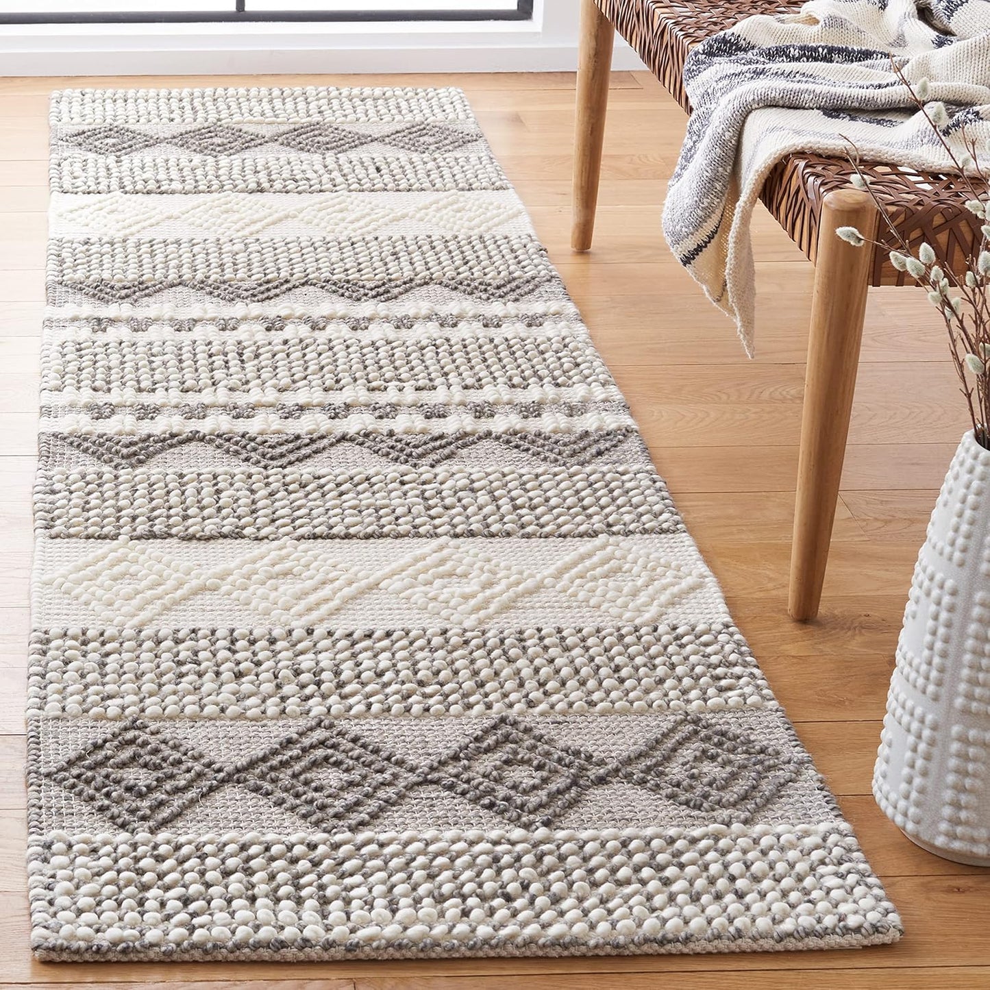 SAFAVIEH Natura Collection Runner Rug - 2'3" x 8', Beige & Ivory, Handmade Moroccan Boho Tribal Wool & Cotton, Ideal for High Traffic Areas in Living Room, Bedroom (NAT102B)