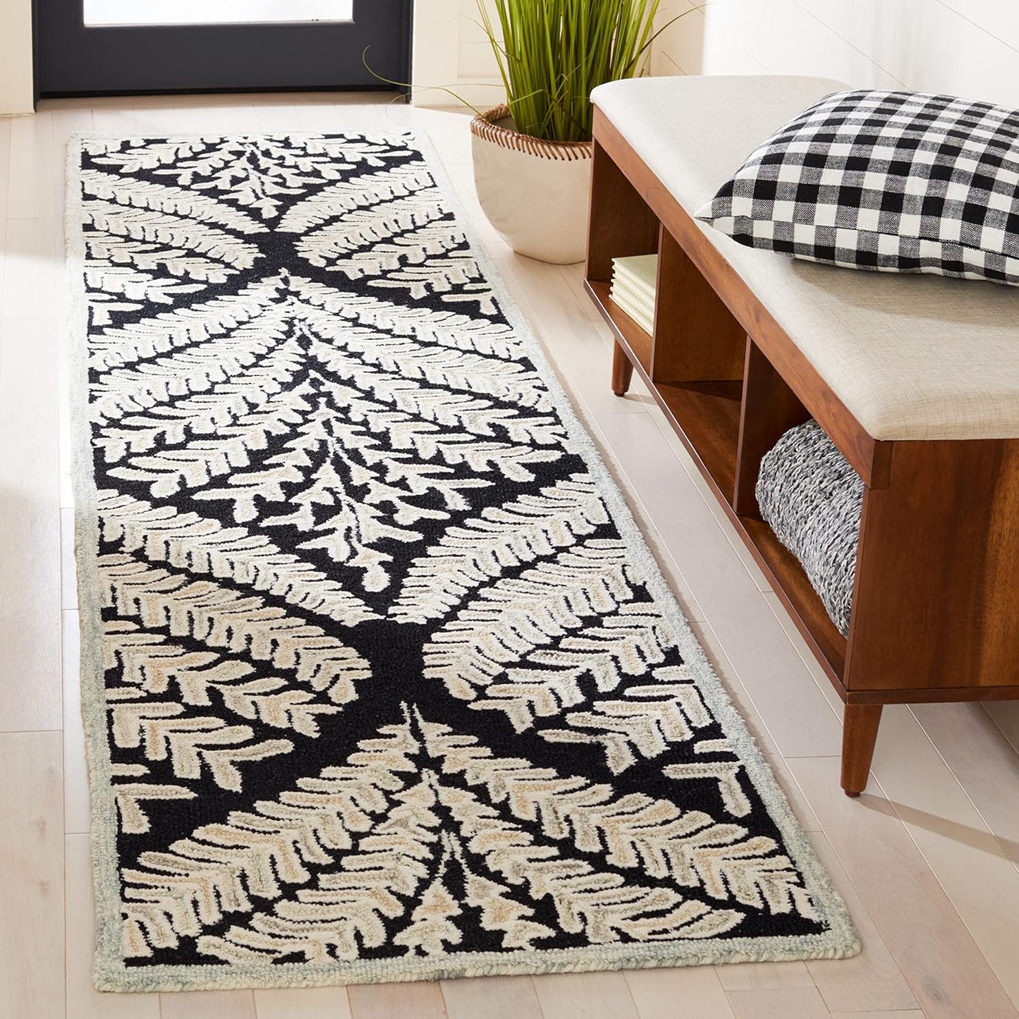 SAFAVIEH Capri Collection Runner Rug - 2'3" x 7', Ivory & Green, Handmade Wool, Ideal for High Traffic Areas in Living Room, Bedroom (CPR208B)
