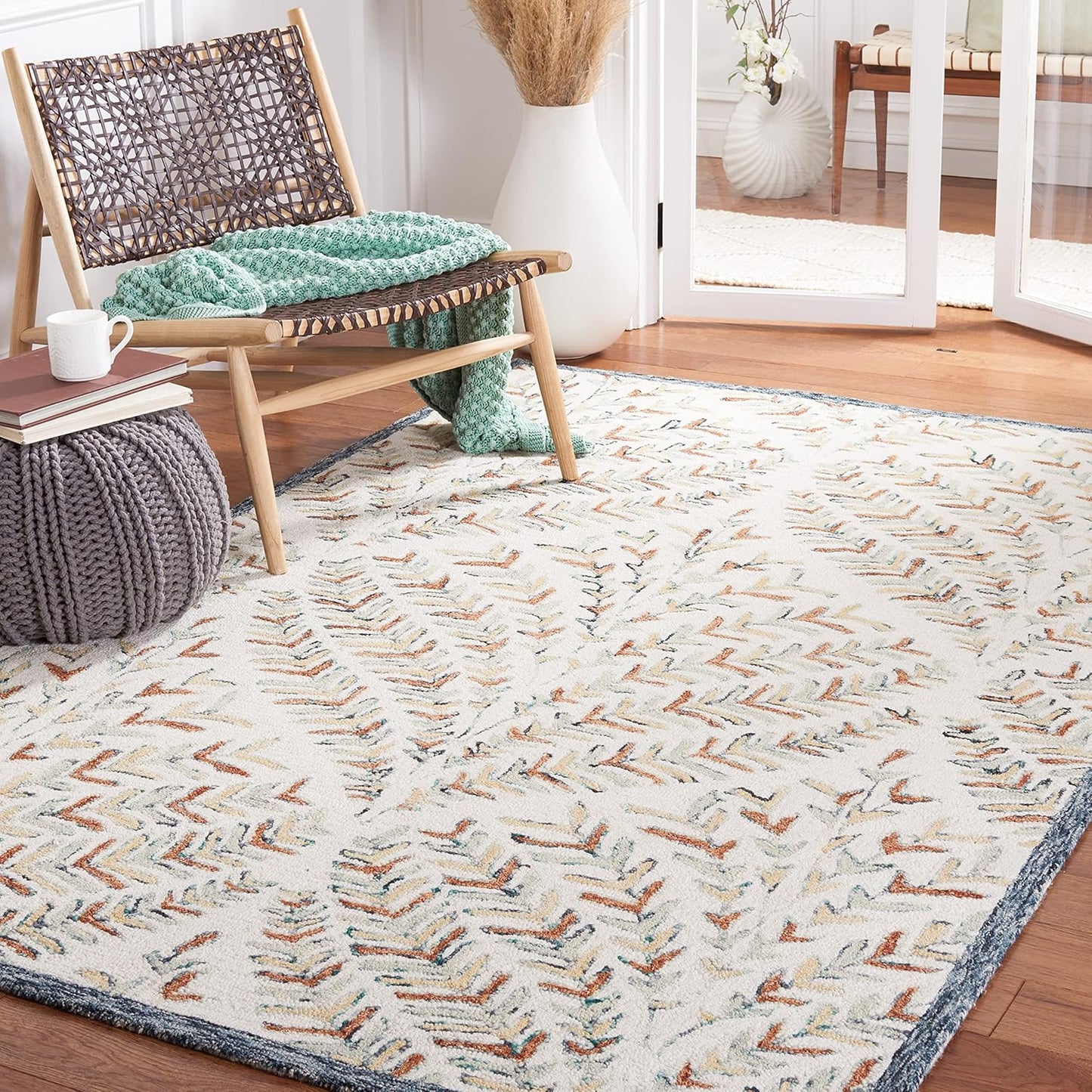 SAFAVIEH Capri Collection Runner Rug - 2'3" x 7', Ivory & Green, Handmade Wool, Ideal for High Traffic Areas in Living Room, Bedroom (CPR208B)
