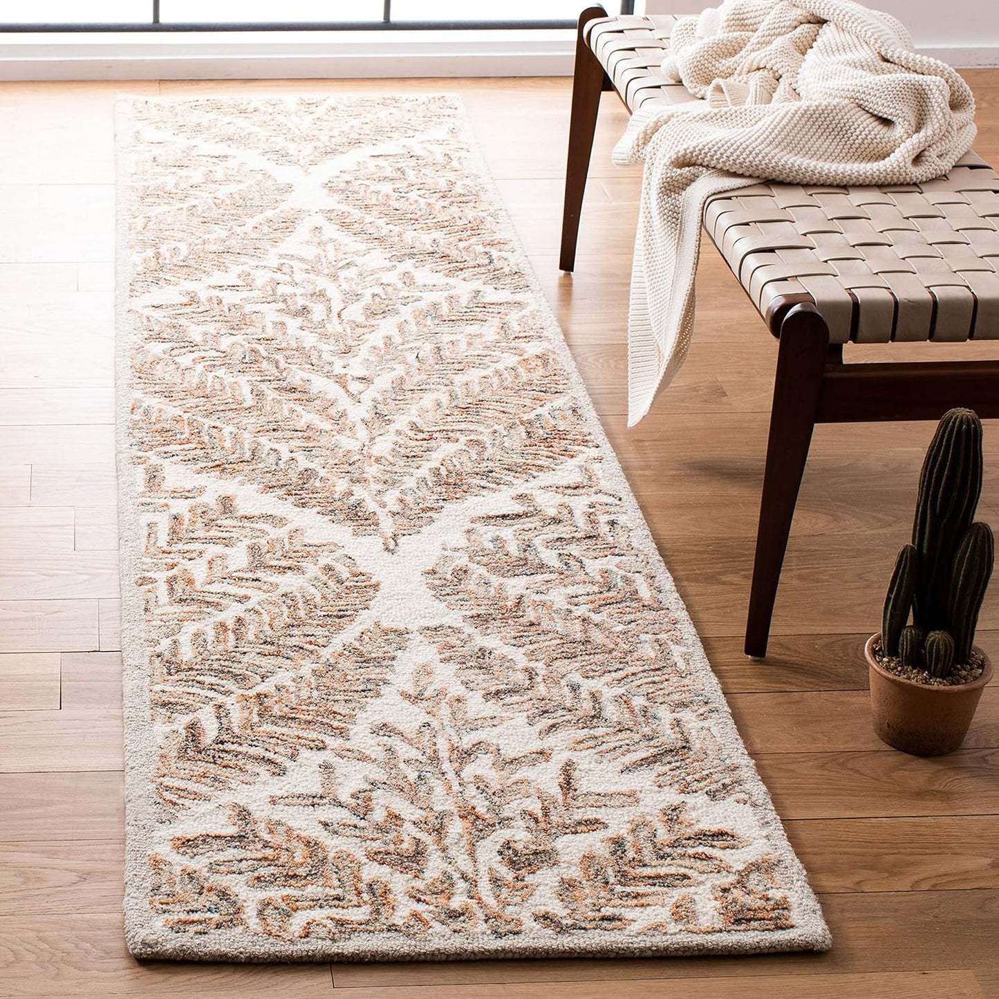 SAFAVIEH Capri Collection Runner Rug - 2'3" x 7', Ivory & Green, Handmade Wool, Ideal for High Traffic Areas in Living Room, Bedroom (CPR208B)