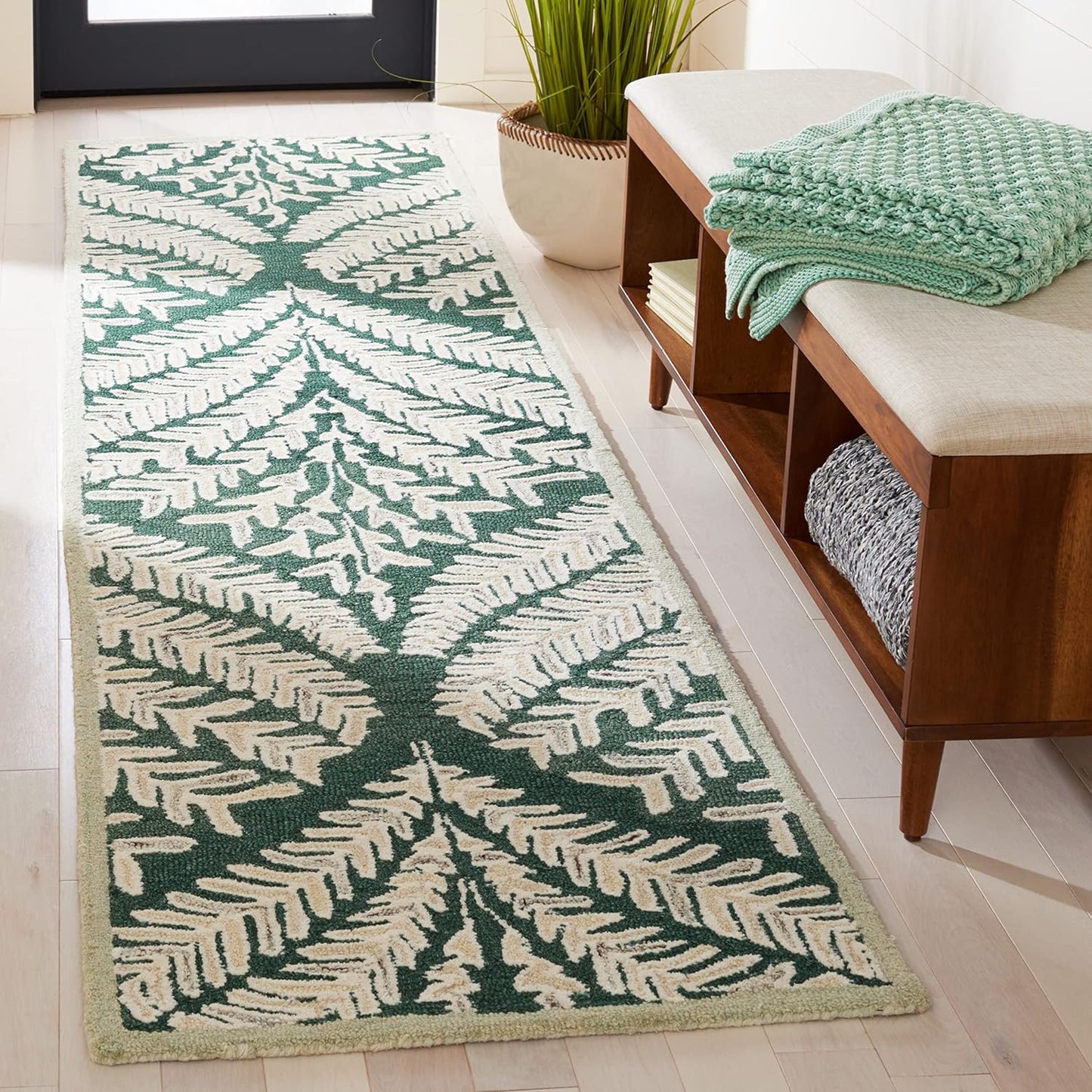 SAFAVIEH Capri Collection Runner Rug - 2'3" x 7', Ivory & Green, Handmade Wool, Ideal for High Traffic Areas in Living Room, Bedroom (CPR208B)