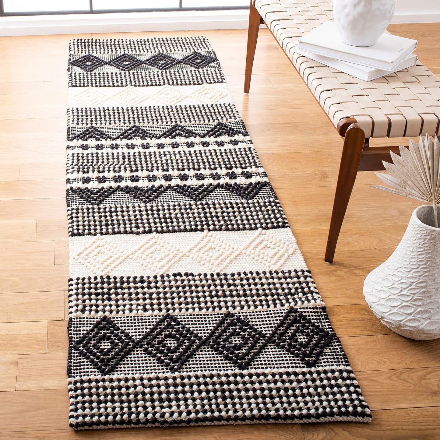 SAFAVIEH Natura Collection Runner Rug - 2'3" x 8', Beige & Ivory, Handmade Moroccan Boho Tribal Wool & Cotton, Ideal for High Traffic Areas in Living Room, Bedroom (NAT102B)