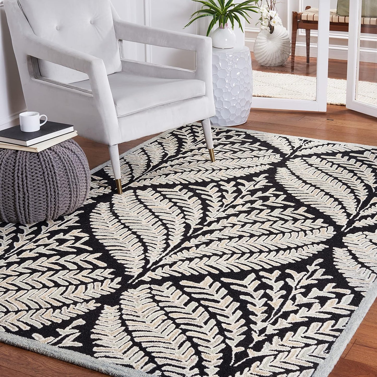 SAFAVIEH Capri Collection Runner Rug - 2'3" x 7', Ivory & Green, Handmade Wool, Ideal for High Traffic Areas in Living Room, Bedroom (CPR208B)