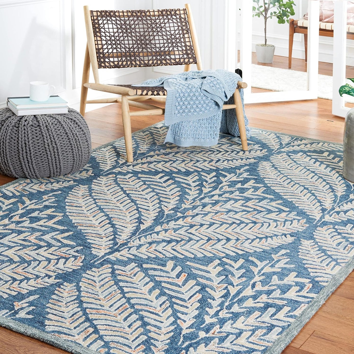SAFAVIEH Capri Collection Runner Rug - 2'3" x 7', Ivory & Green, Handmade Wool, Ideal for High Traffic Areas in Living Room, Bedroom (CPR208B)