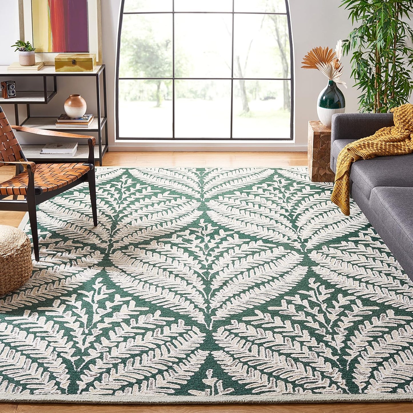 SAFAVIEH Capri Collection Runner Rug - 2'3" x 7', Ivory & Green, Handmade Wool, Ideal for High Traffic Areas in Living Room, Bedroom (CPR208B)